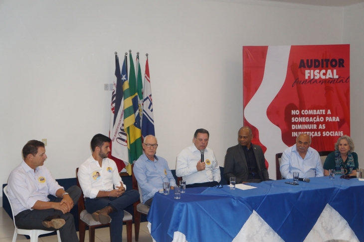 “Colocarei meu gabinete à disposição dos Auditores-Fiscais”, diz Marconi Perillo em encontro com o Fisco