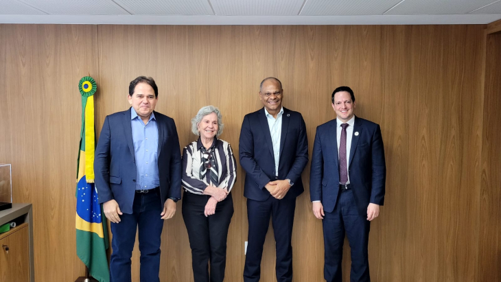 Paulo Sérgio Carmo e Dalvina Cardoso são recebidos pelo presidente da Fecomércio