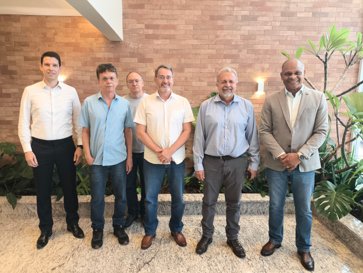 Ex-deputado Elias Vaz realiza visita à nova sede do Sindifisco-GO