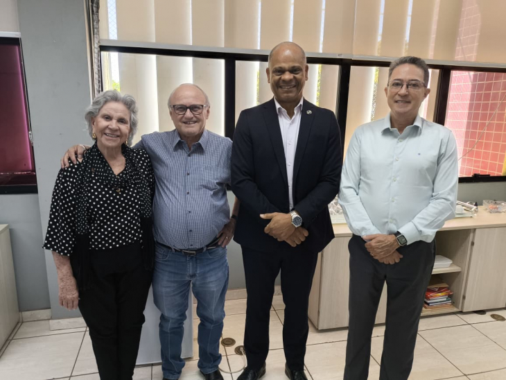 Presidente do Sindifisco-GO entrega convite da Festa do Auditor ao secretário da Fazenda de Goiânia