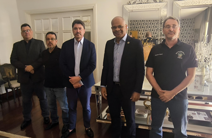 Diretoria do Sindifisco-GO é recebida pelo senador Wilder Morais em sua casa