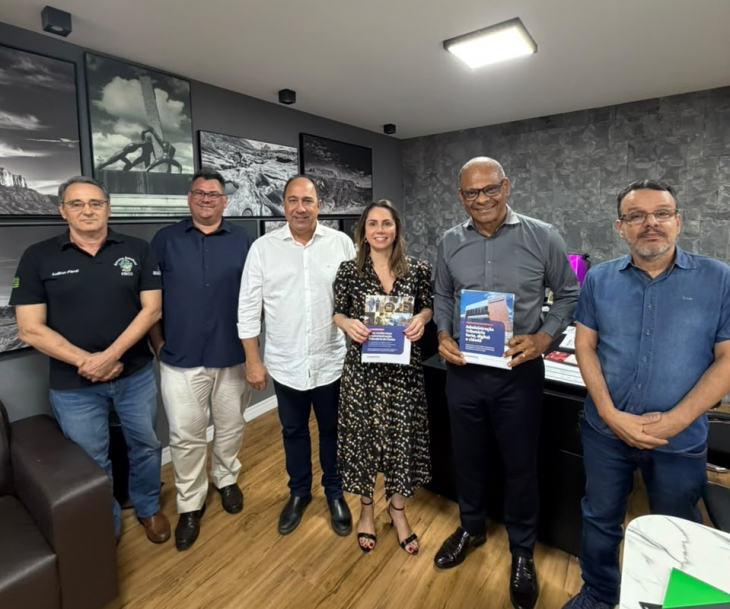 Diretoria do Sindifisco-GO é recebida pela secretária da Economia, Renata Noleto