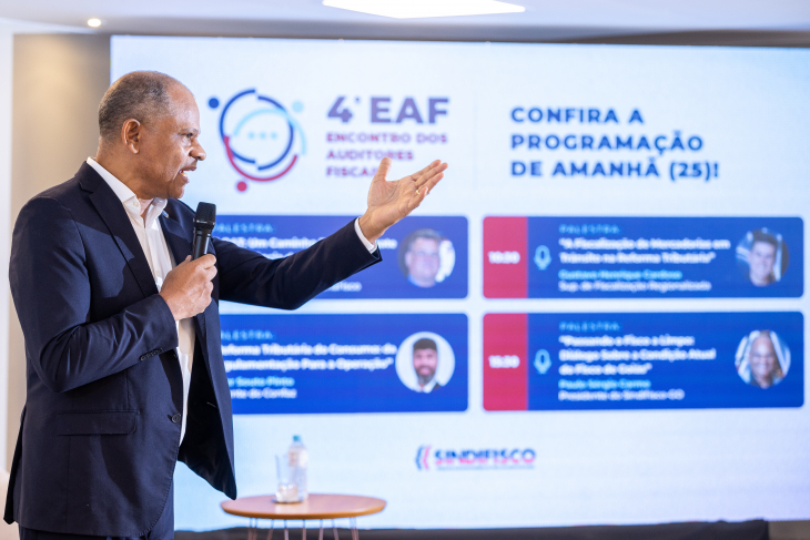 4º EAF: Professor Carlos André palestra sobre a Comunicação em tempos de crise
