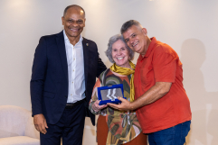 Auditor-fiscal recém-aposentado, homenageado no 4º EAF, se emociona em depoimento de agradecimento