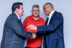Auditor-fiscal recém-aposentado, homenageado no 4º EAF, se emociona em depoimento de agradecimento